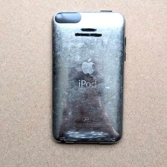 iPod Touch 2nd Gen (For Parts Only) - Picture 2 of 2